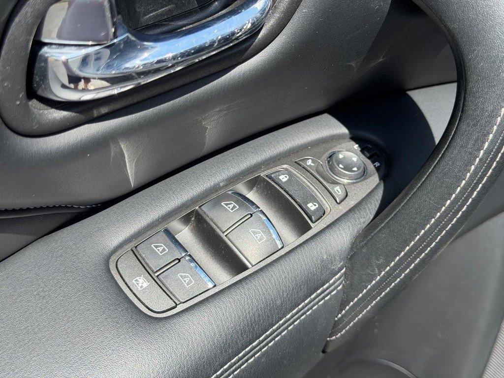 Used 2022 INFINITI QX80 Luxe w/ All-Season Package AWD/4WD image 16