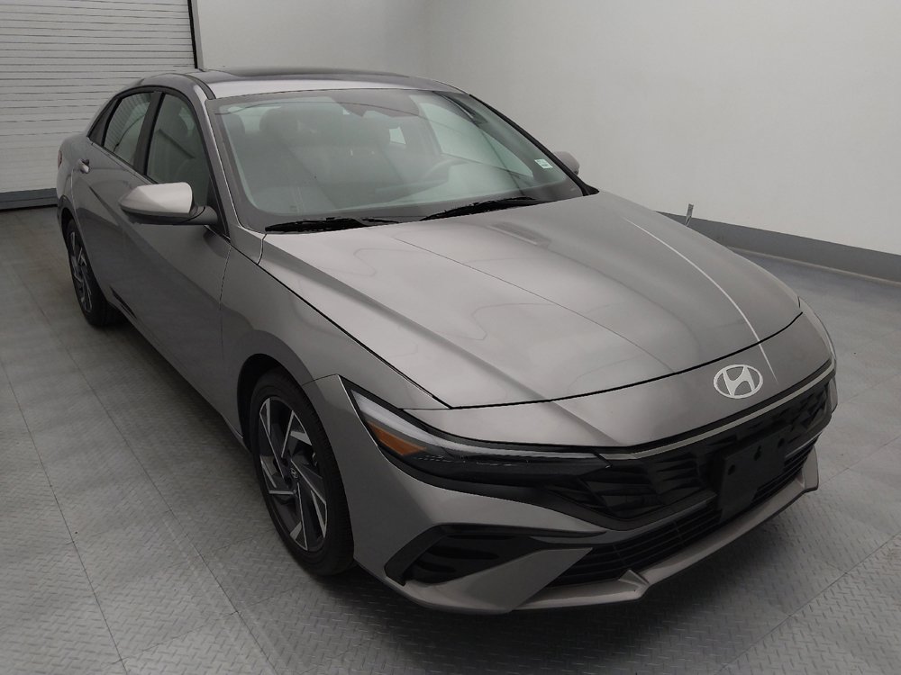 Used 2025 Hyundai Elantra SEL image 13