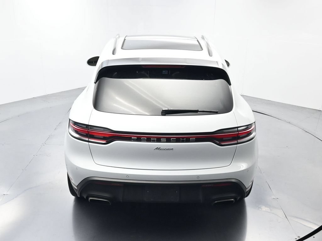 Certified 2023 Porsche Macan AWD/4WD image 33