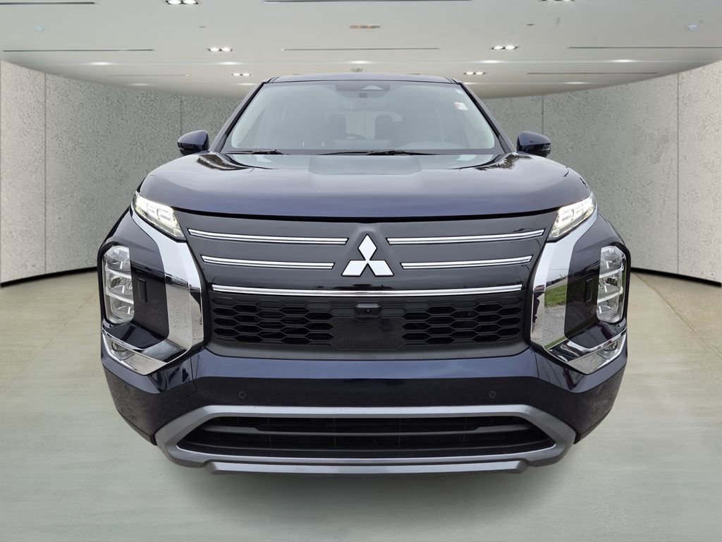 Used 2025 Mitsubishi Outlander SE image 8