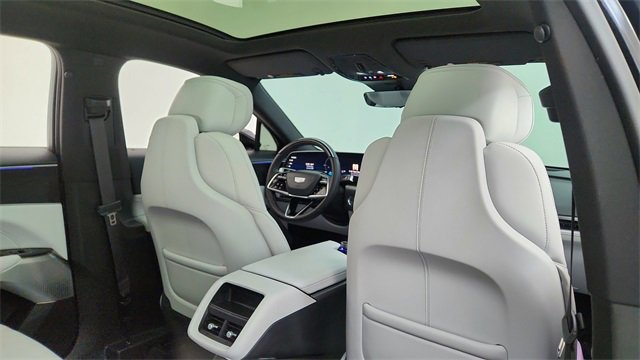 Used 2025 Cadillac Lyriq Luxury image 27