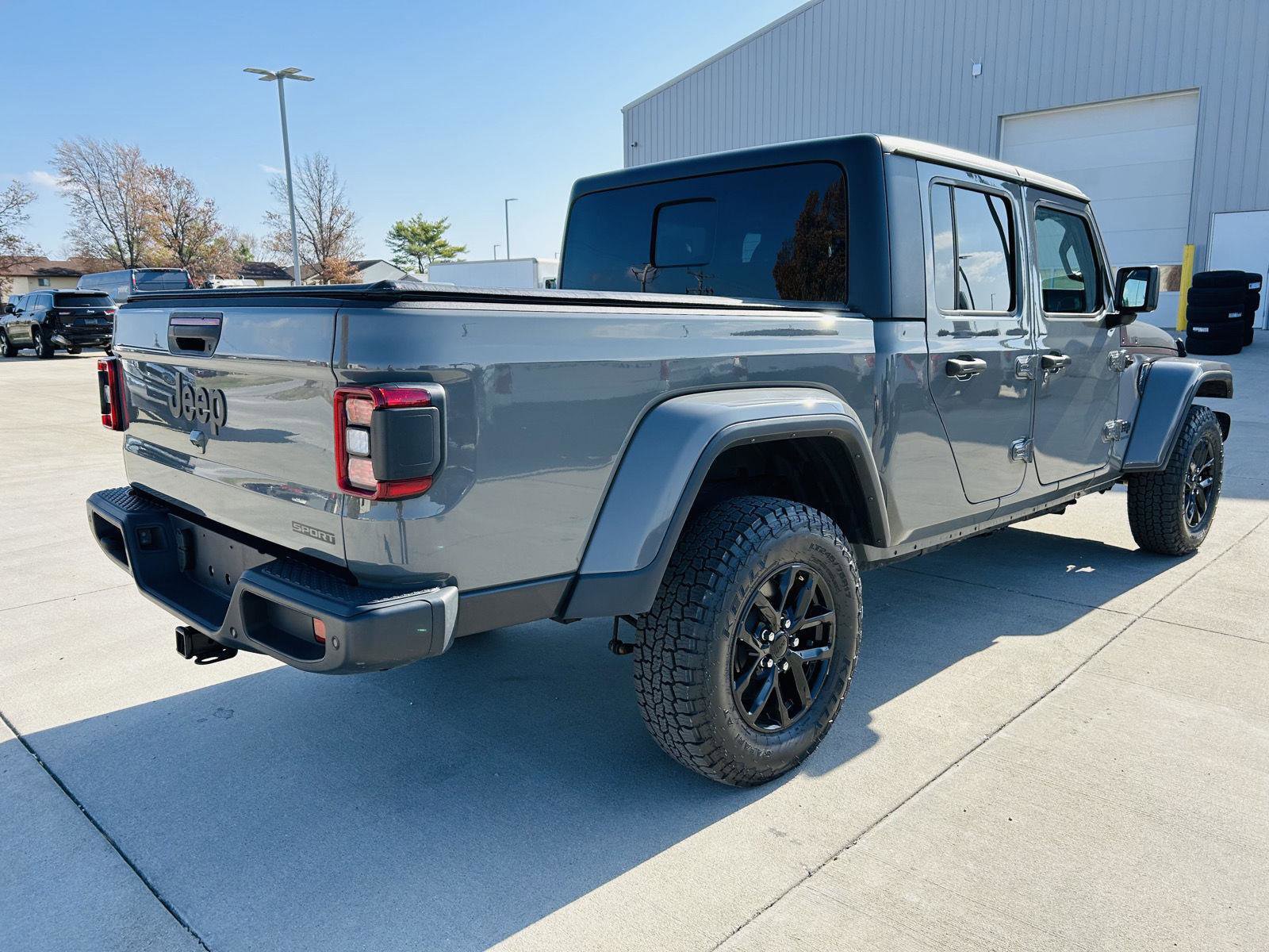Used 2021 Jeep Gladiator Sport image 35