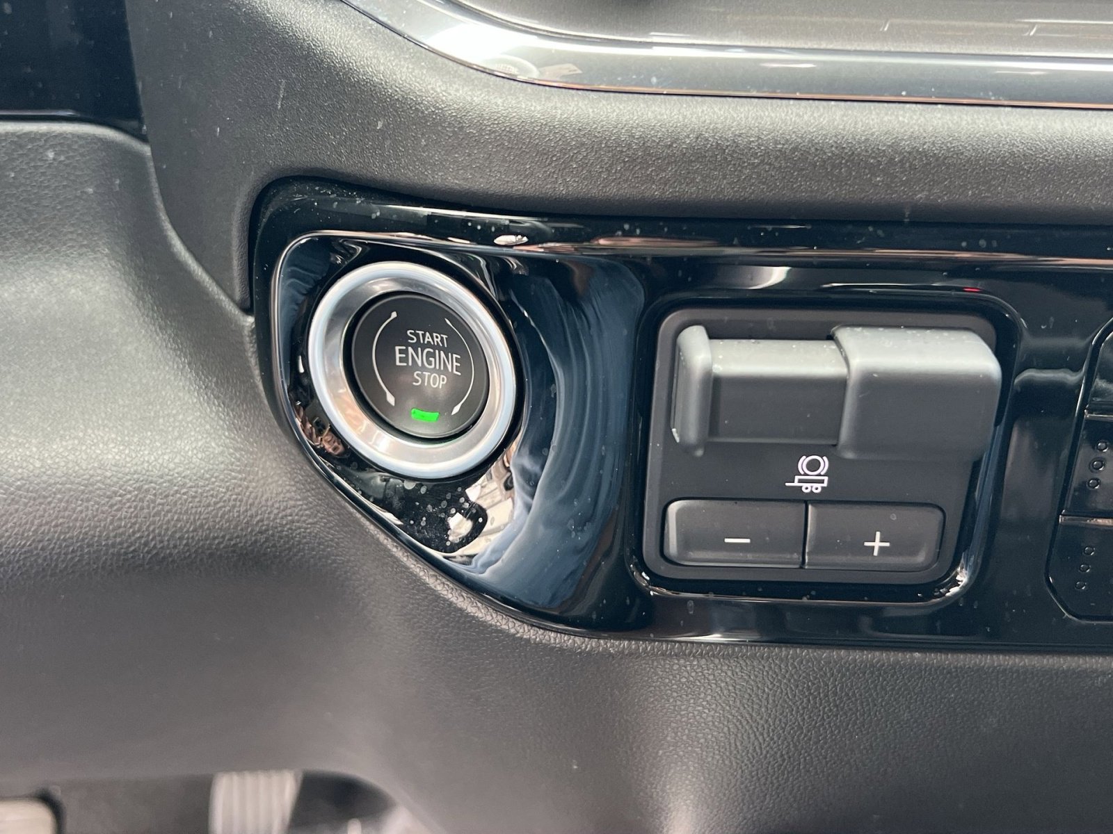 Used 2024 Chevrolet Silverado 1500 High Country image 31