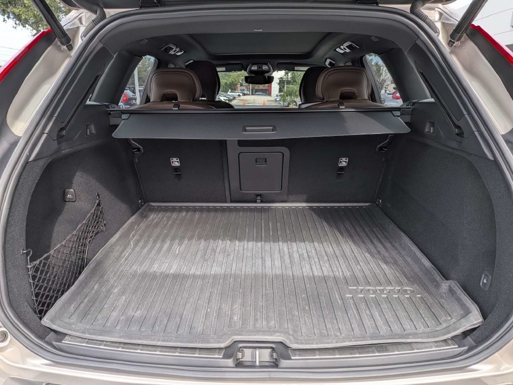 Certified 2024 Volvo XC60 T8 Ultimate w/ Climate Package AWD/4WD image 15