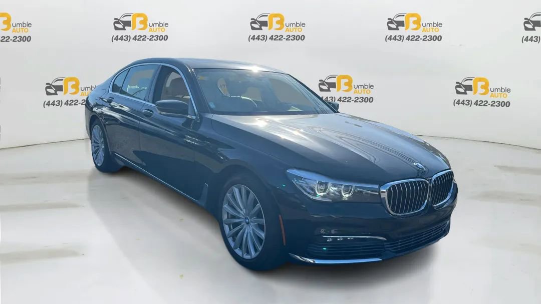 Used 2017 BMW 740i xDrive image 3
