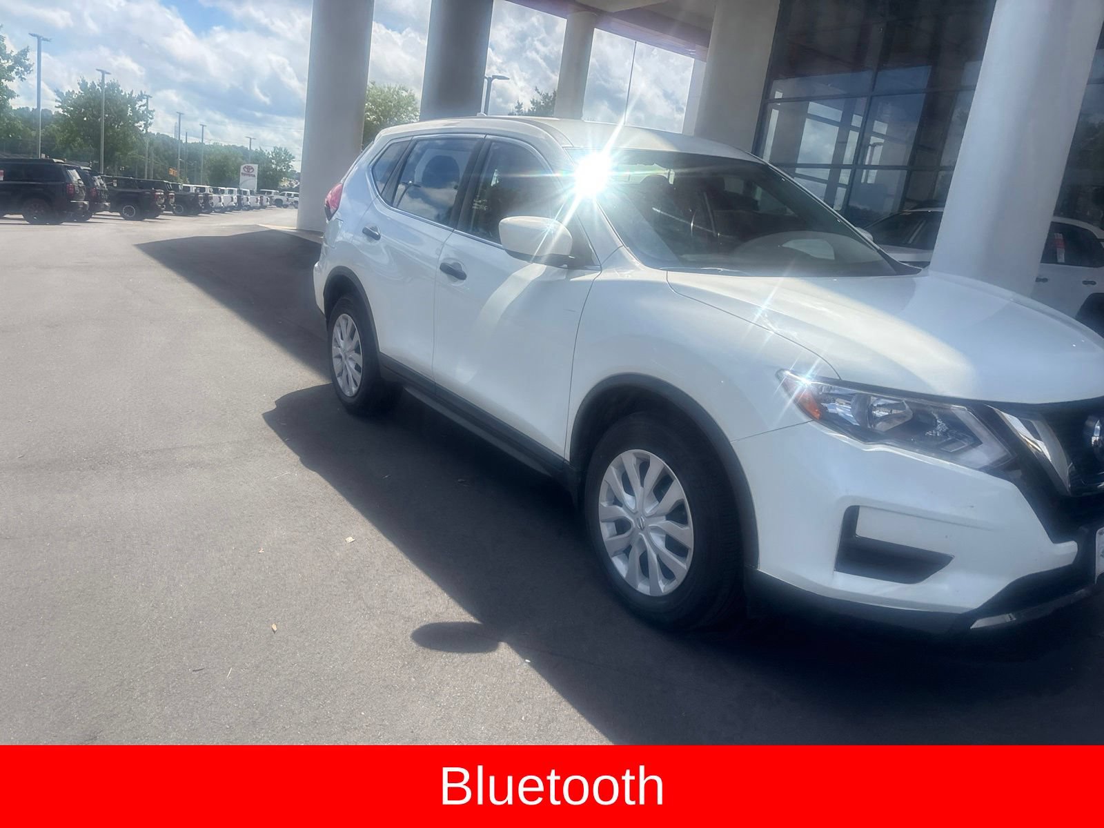 Used 2017 Nissan Rogue S AWD/4WD image 6