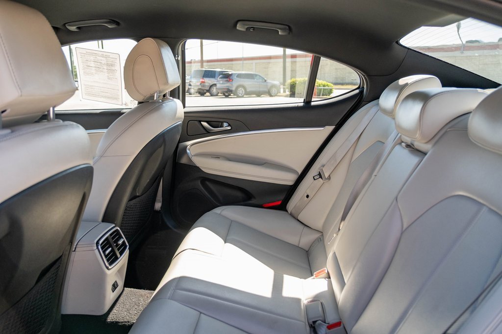 Used 2025 Genesis G70 2.5T image 16