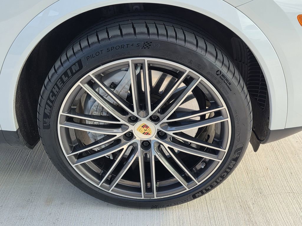 Used 2022 Porsche Cayenne image 15