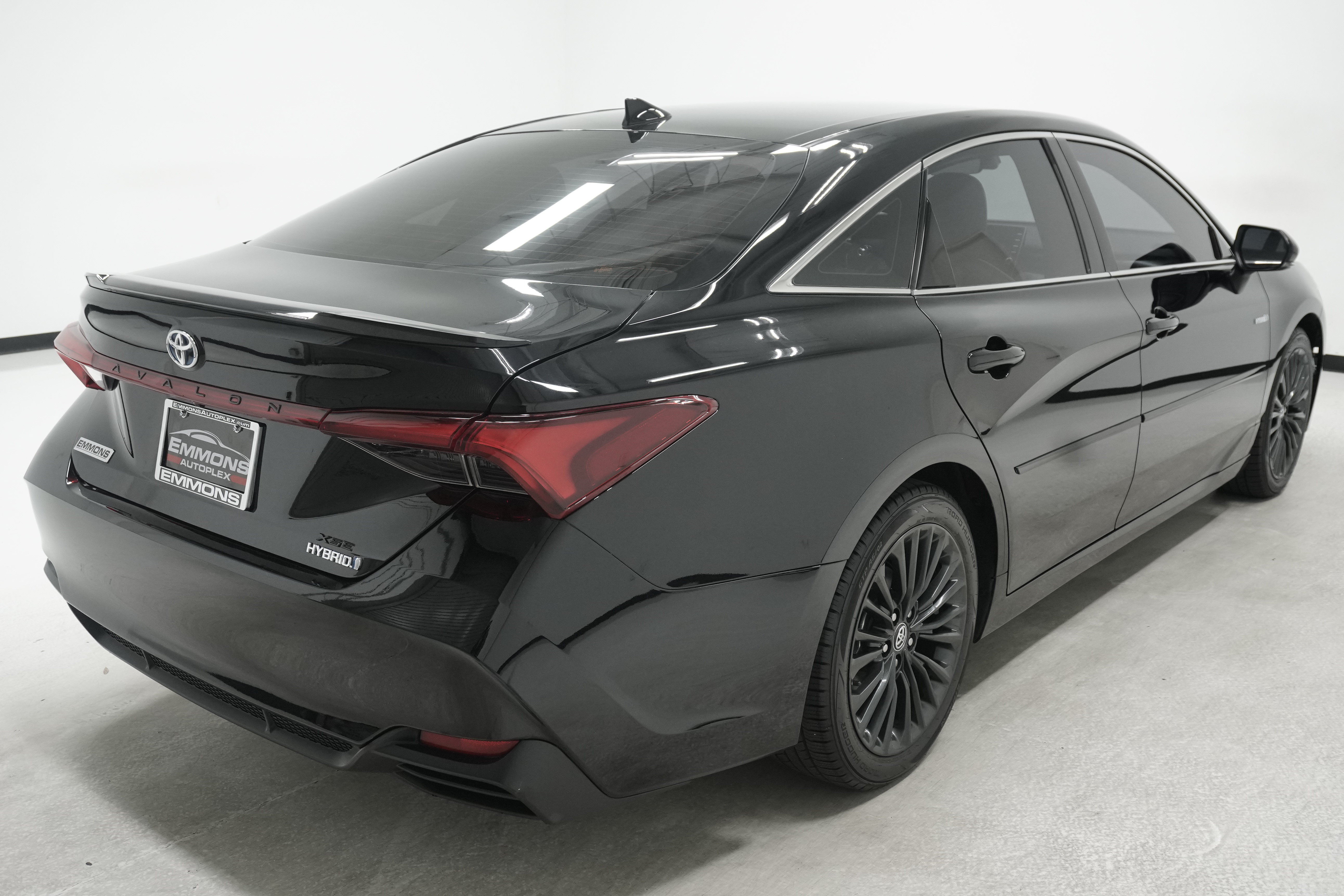 Used 2019 Toyota Avalon XSE w/ All Weather Liner Package FWD image 4