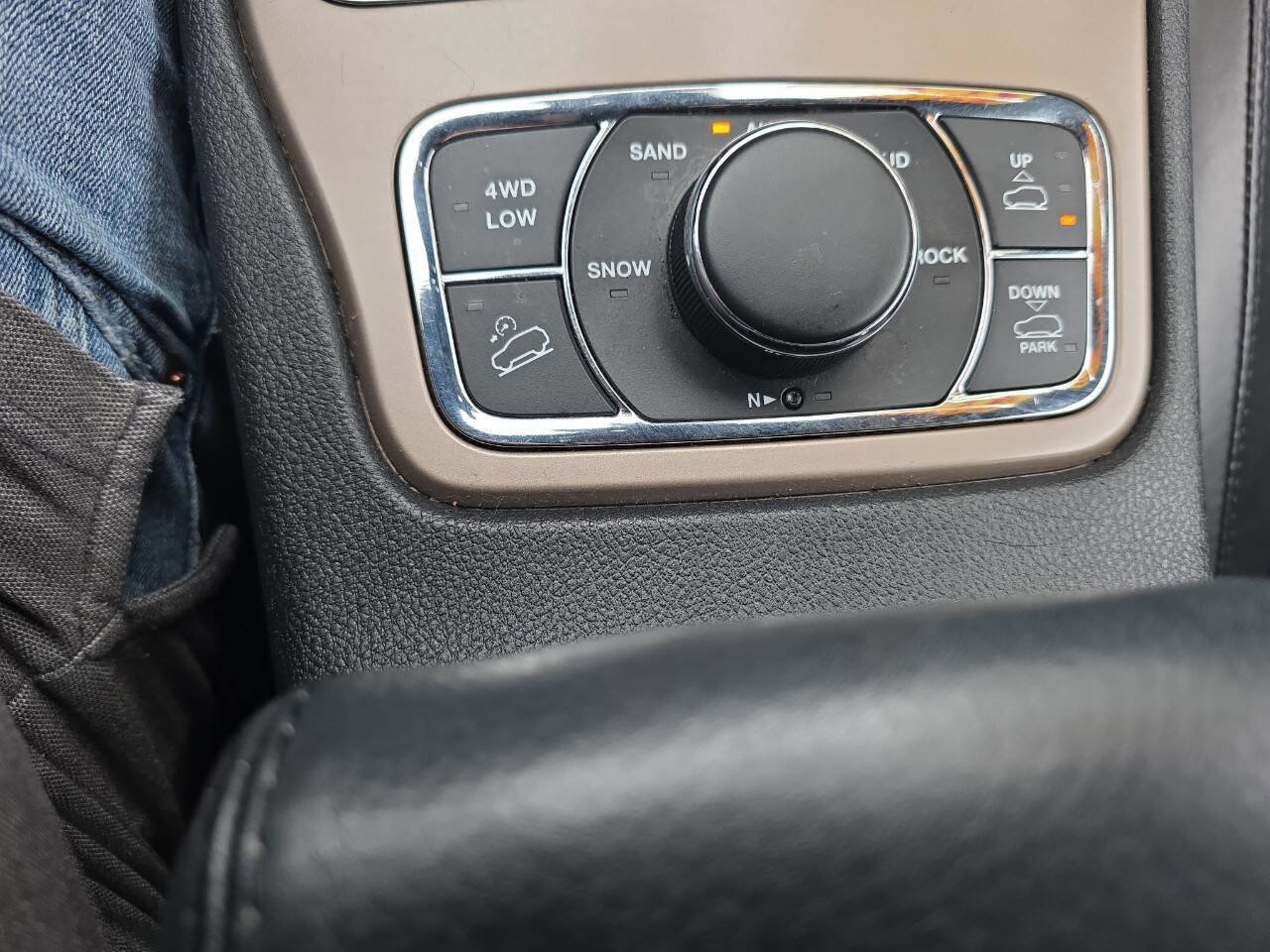 Used 2016 Jeep Grand Cherokee Summit AWD/4WD image 18