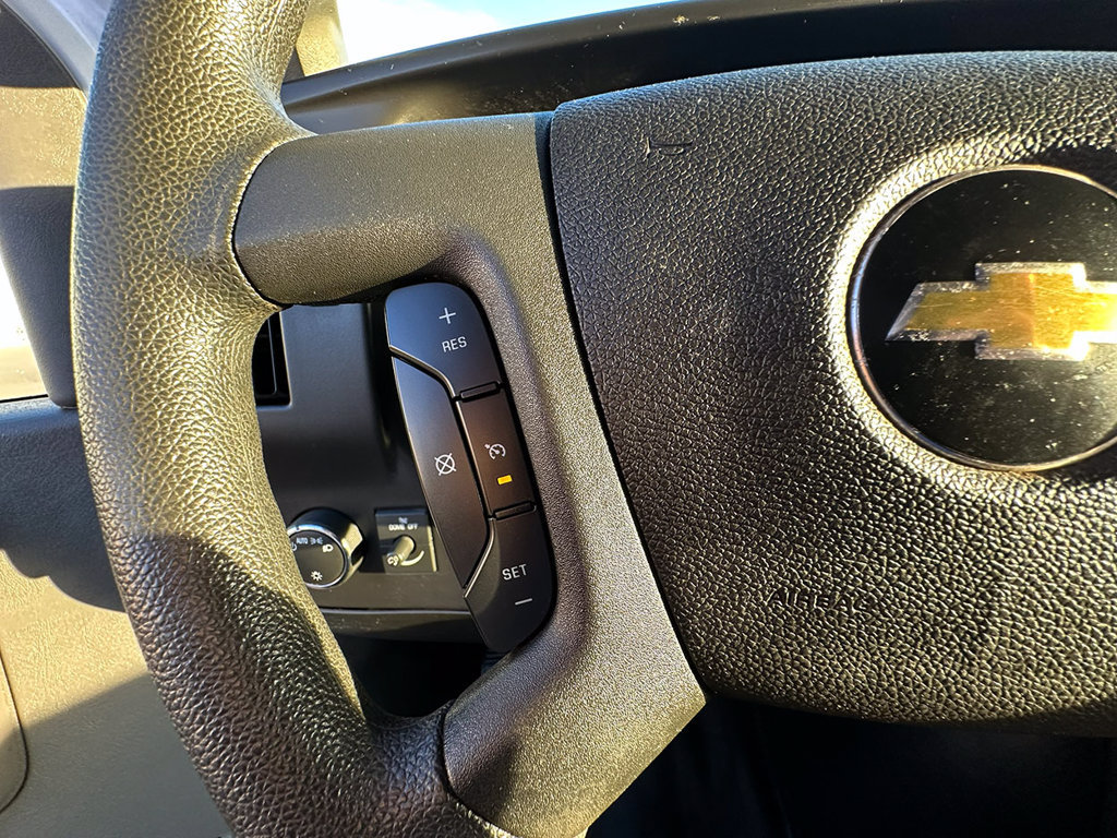 Used 2018 Chevrolet Express 3500 w/ Driver Convenience Package RWD image 33
