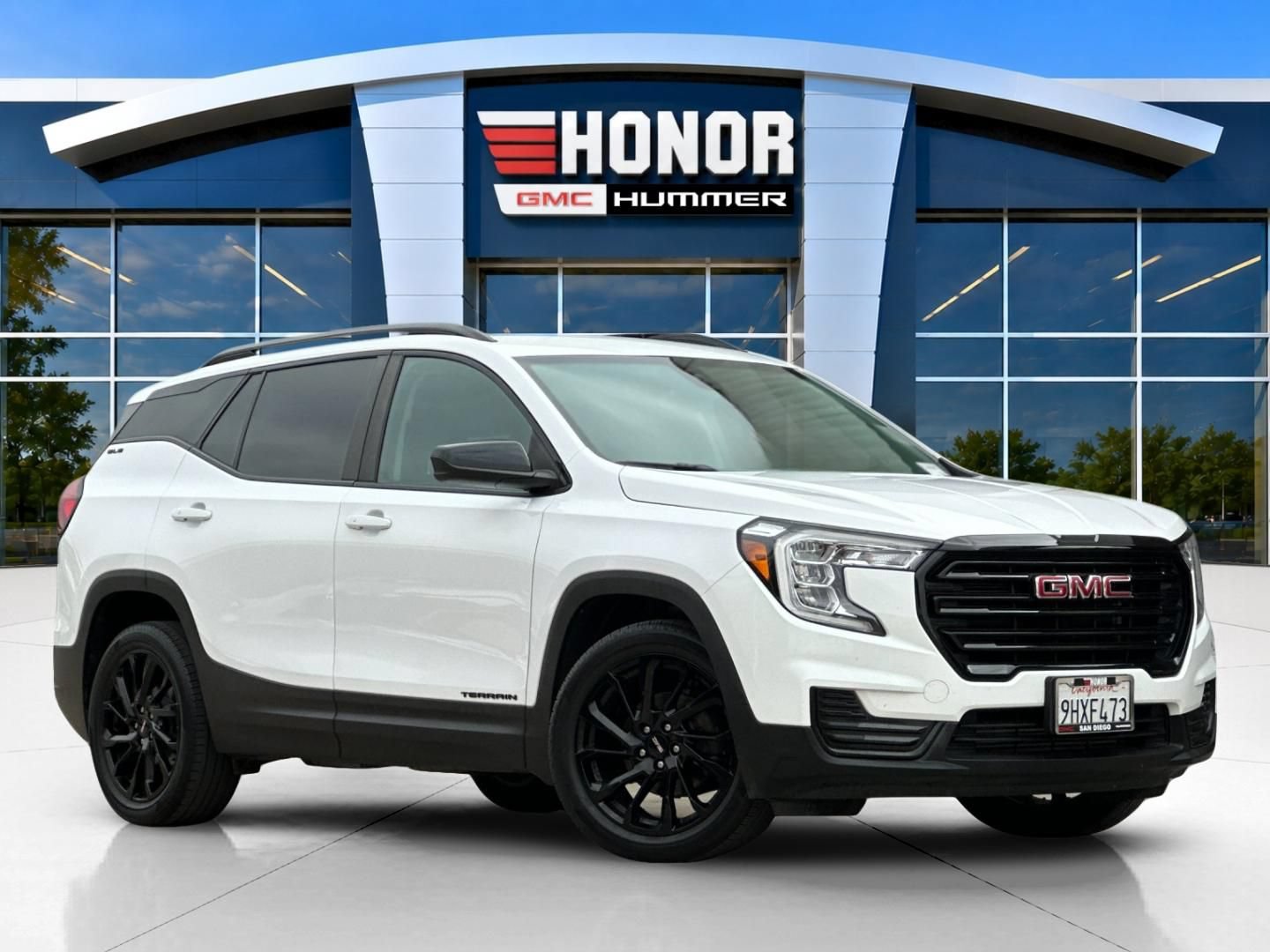 Used 2023 GMC Terrain SLE w/ Driver Convenience Package FWD image 2