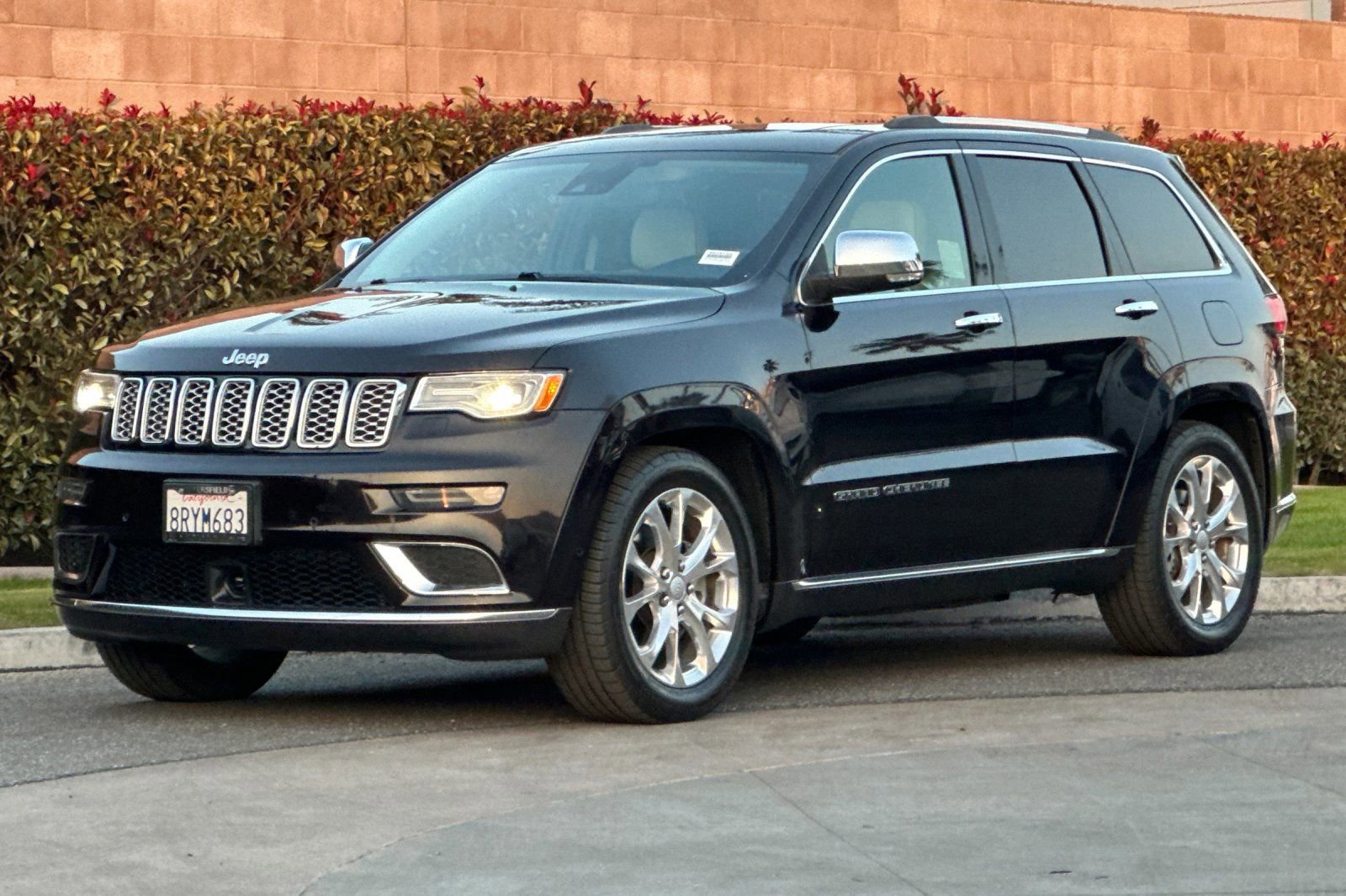 Used 2020 Jeep Grand Cherokee Summit image 8