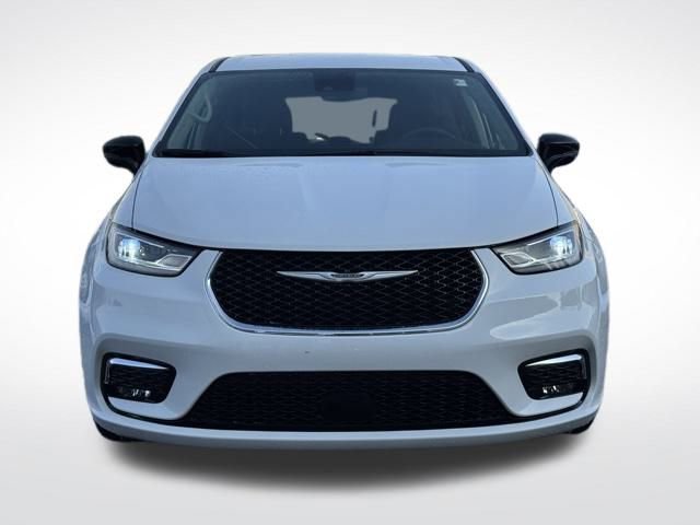 Certified 2024 Chrysler Pacifica Touring-L image 4