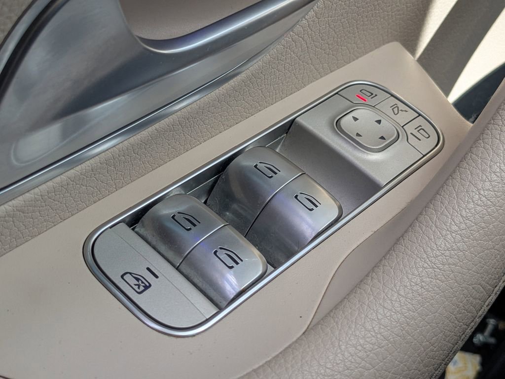 Used 2024 Mercedes-Benz GLS 450 4MATIC image 8