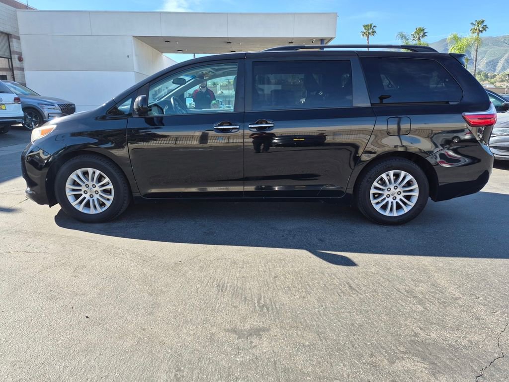 Used 2015 Toyota Sienna XLE w/ XLE Navigation Package image 4