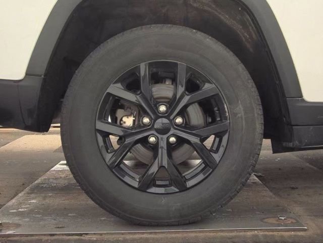 Used 2025 Jeep Grand Cherokee Altitude image 19