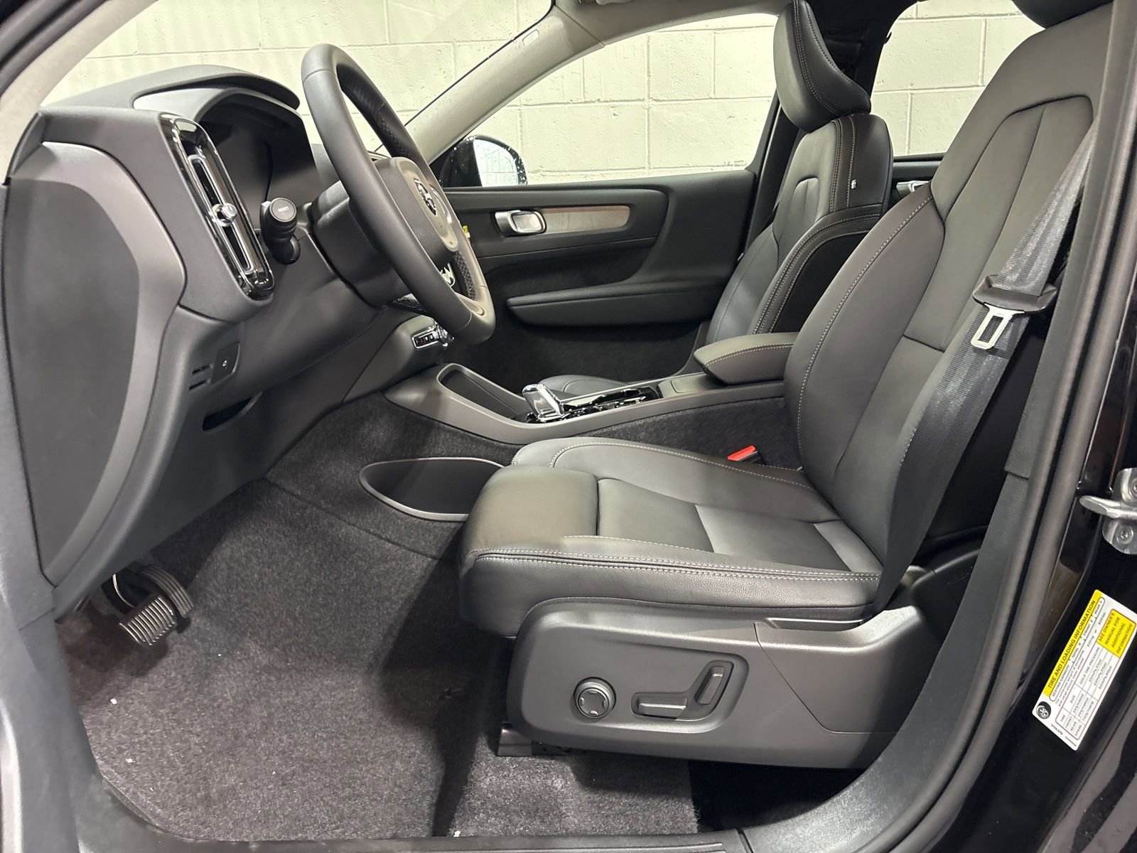 New 2025 Volvo XC40 B5 Plus w/ Protection Package Premier image 6