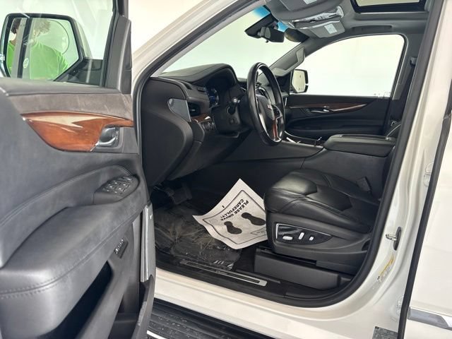 Used 2017 Cadillac Escalade ESV Luxury AWD/4WD image 17