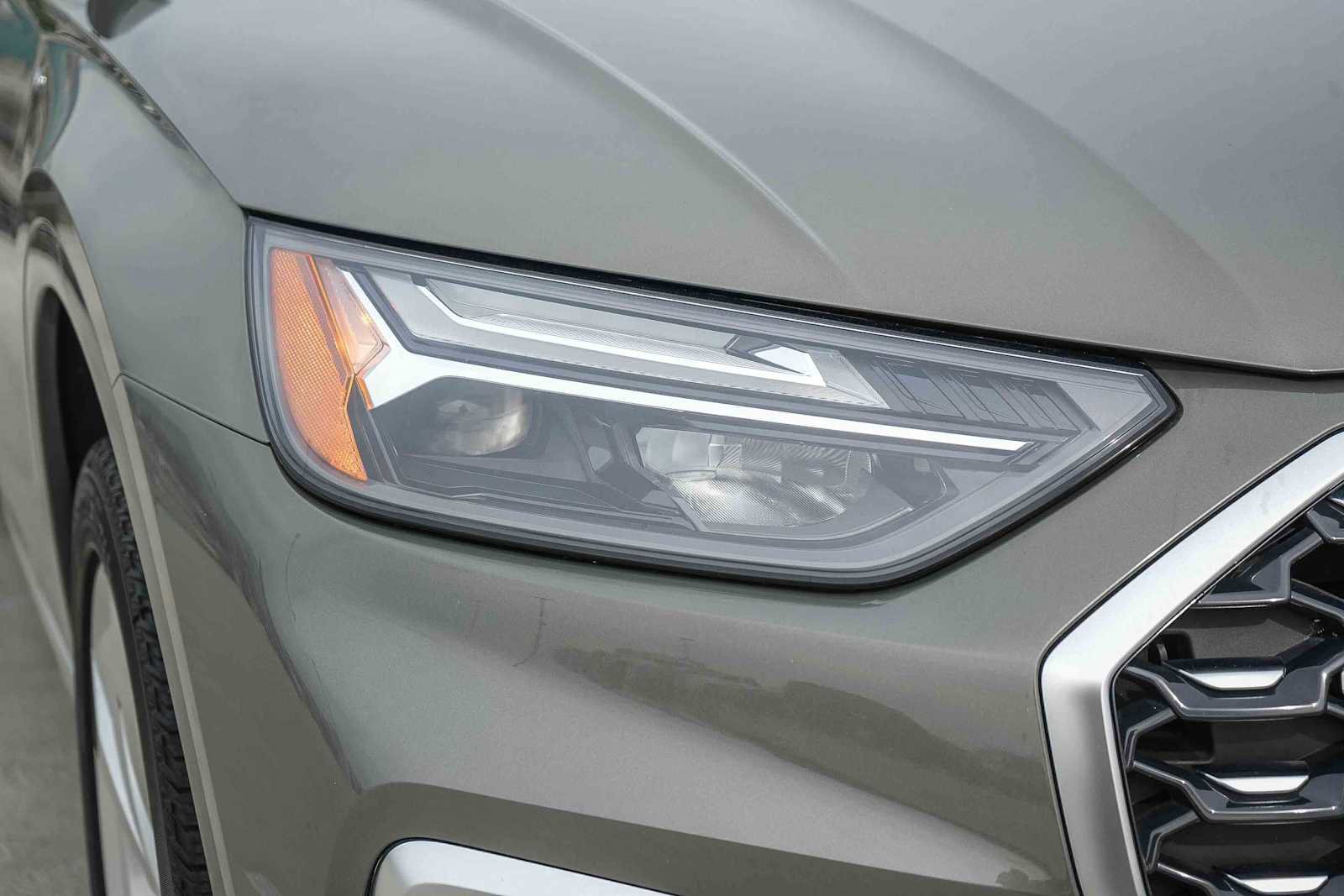 Used 2023 Audi Q5 2.0T Premium w/ Convenience Package image 4