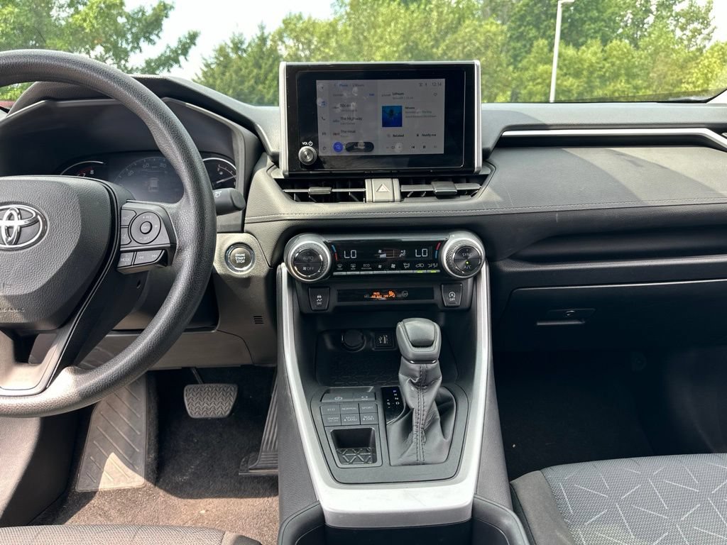 Used 2025 Toyota RAV4 XLE AWD/4WD image 46