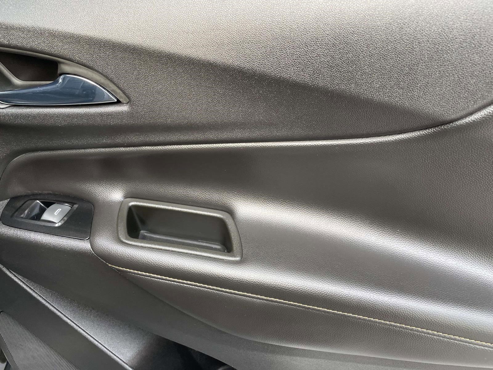 Used 2023 Chevrolet Equinox Premier image 11