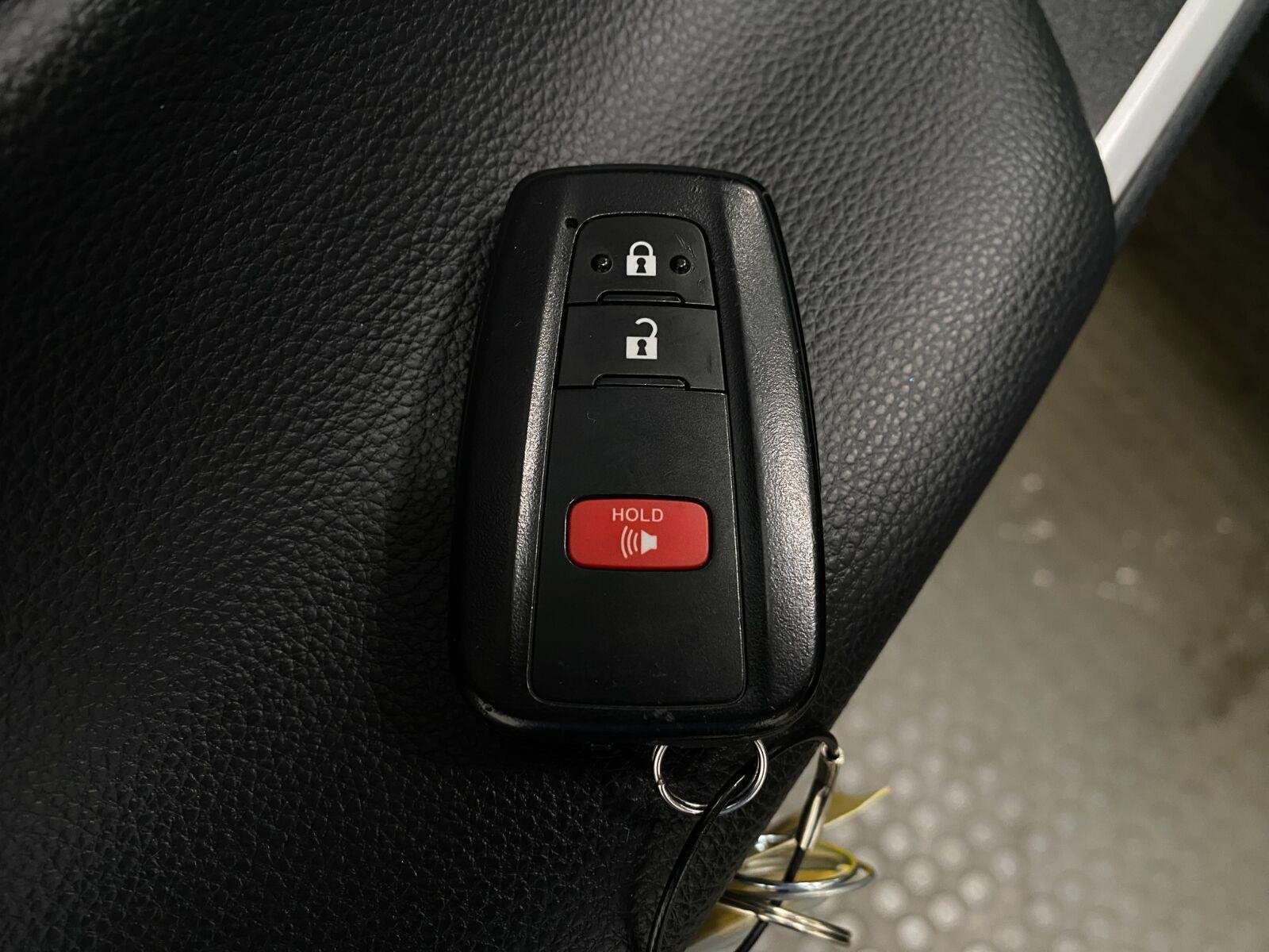 Used 2025 Toyota RAV4 XLE AWD/4WD image 29