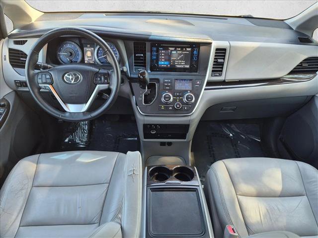 Used 2016 Toyota Sienna XLE Premium FWD image 17