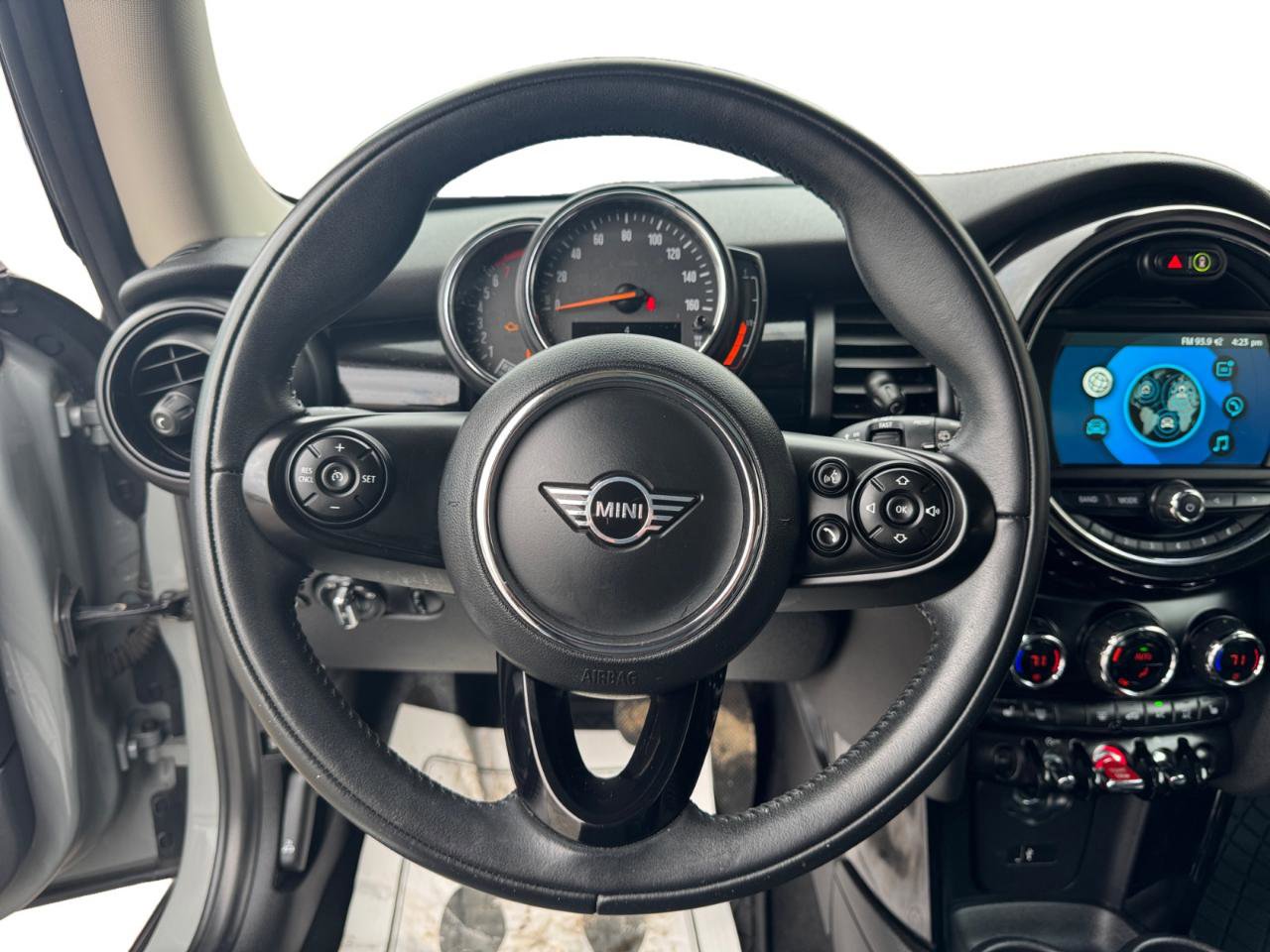 Used 2021 MINI Cooper 2-Door Hardtop w/ Storage Package image 10