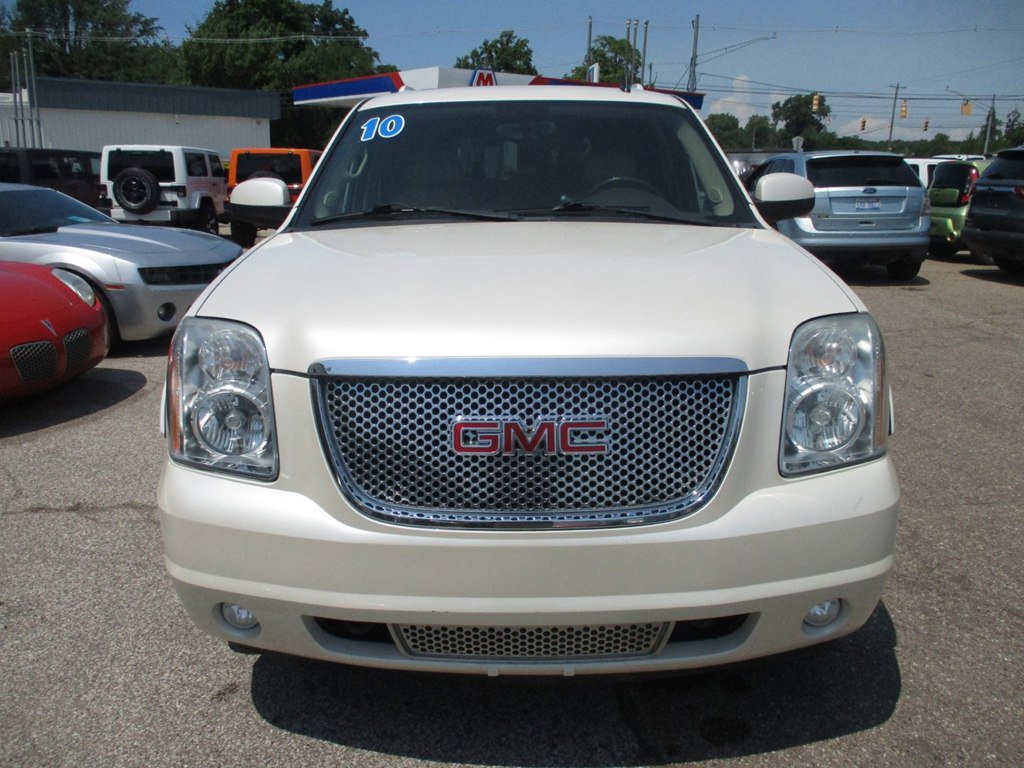 Used 2010 GMC Yukon Denali image 4
