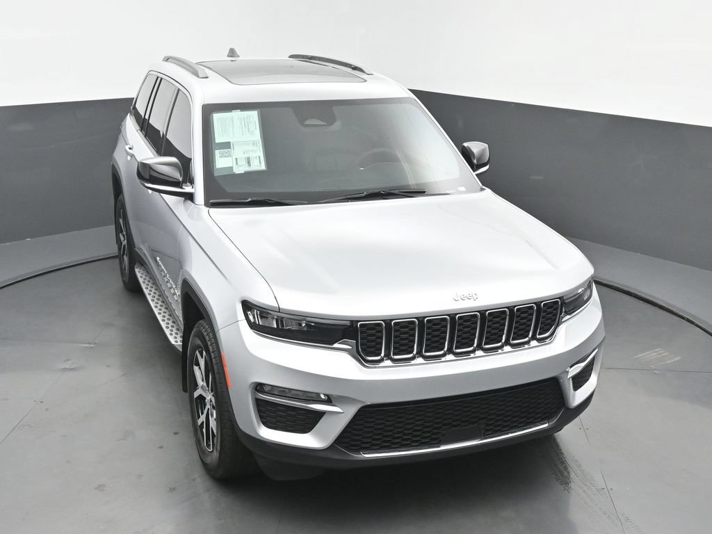 Used 2024 Jeep Grand Cherokee Limited AWD/4WD image 43