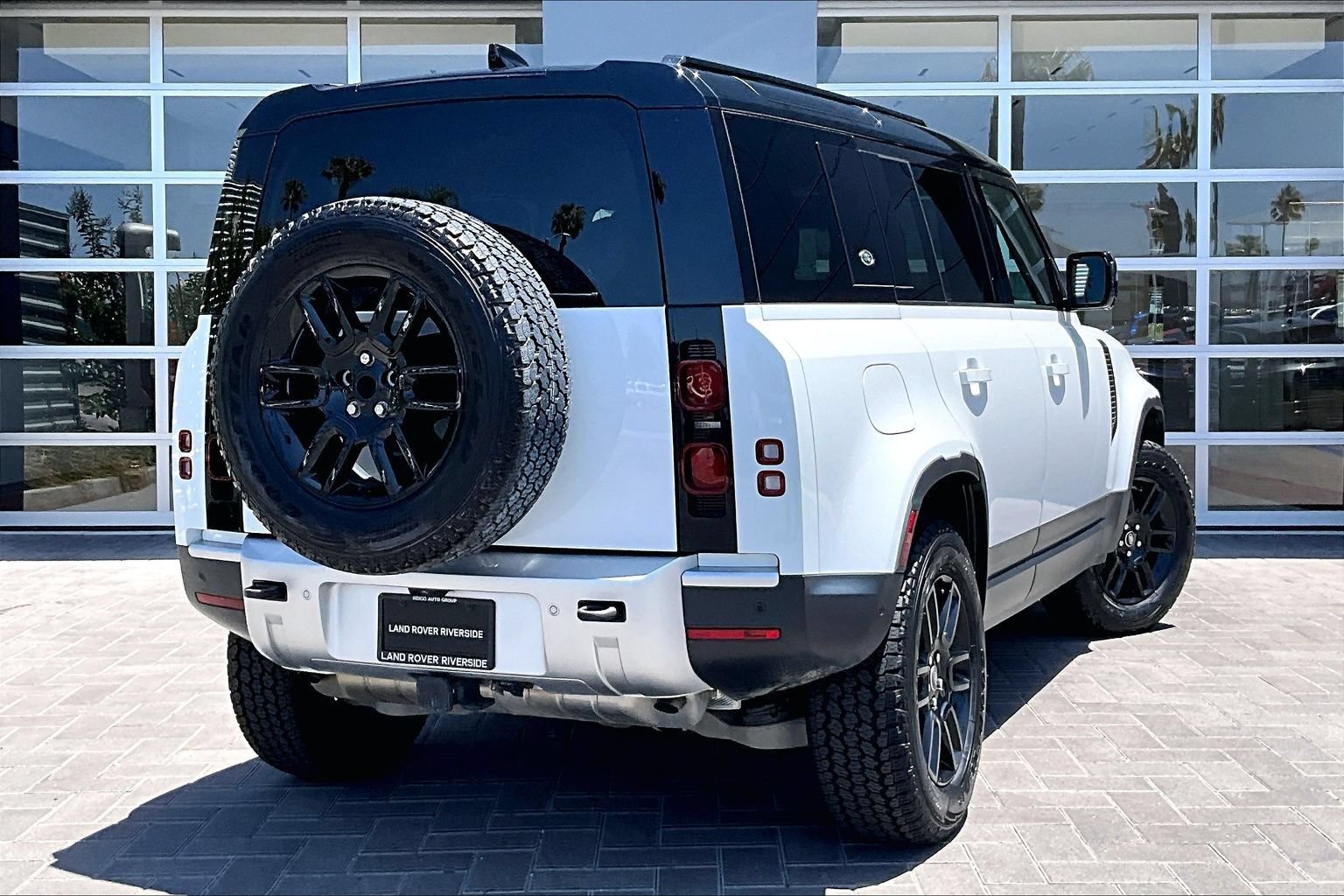 Certified 2024 Land Rover Defender 110 S AWD/4WD image 13
