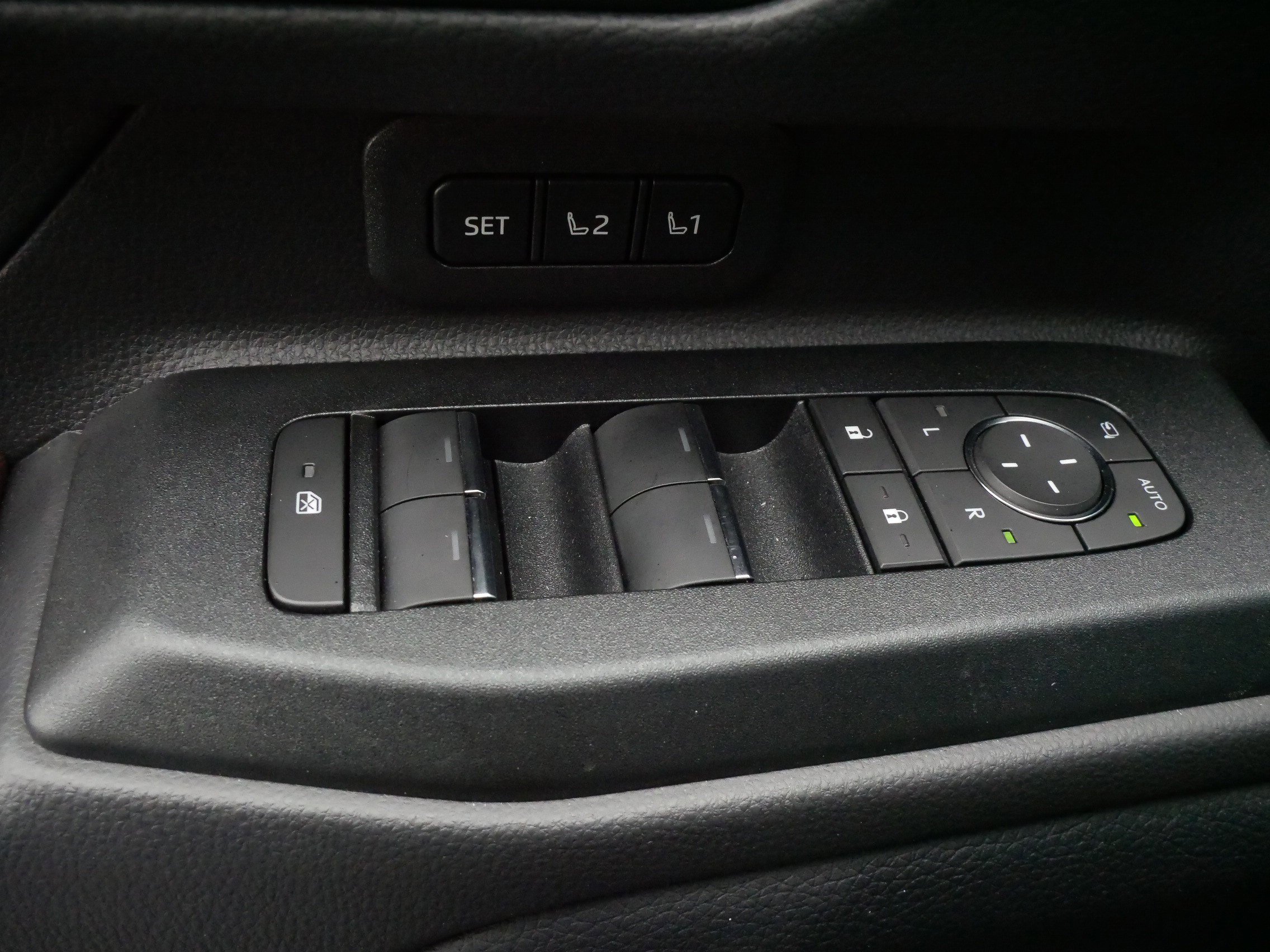 Used 2025 Toyota Land Cruiser w/ Premium Package AWD/4WD image 19