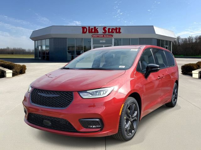New 2026 Chrysler Pacifica Select FWD image 3