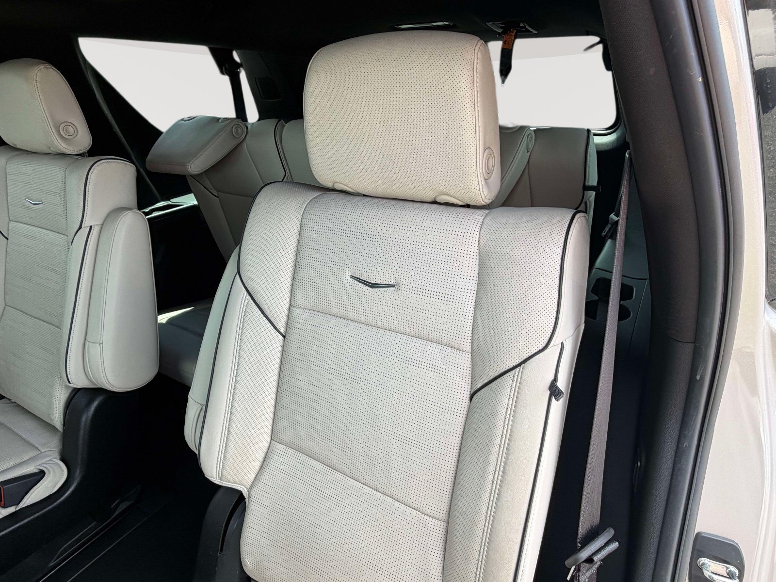 Used 2021 Cadillac Escalade Sport w/ Driver Assist Tech Package AWD/4WD image 26