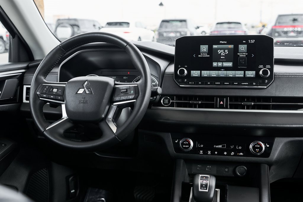 Used 2024 Mitsubishi Outlander SE image 34