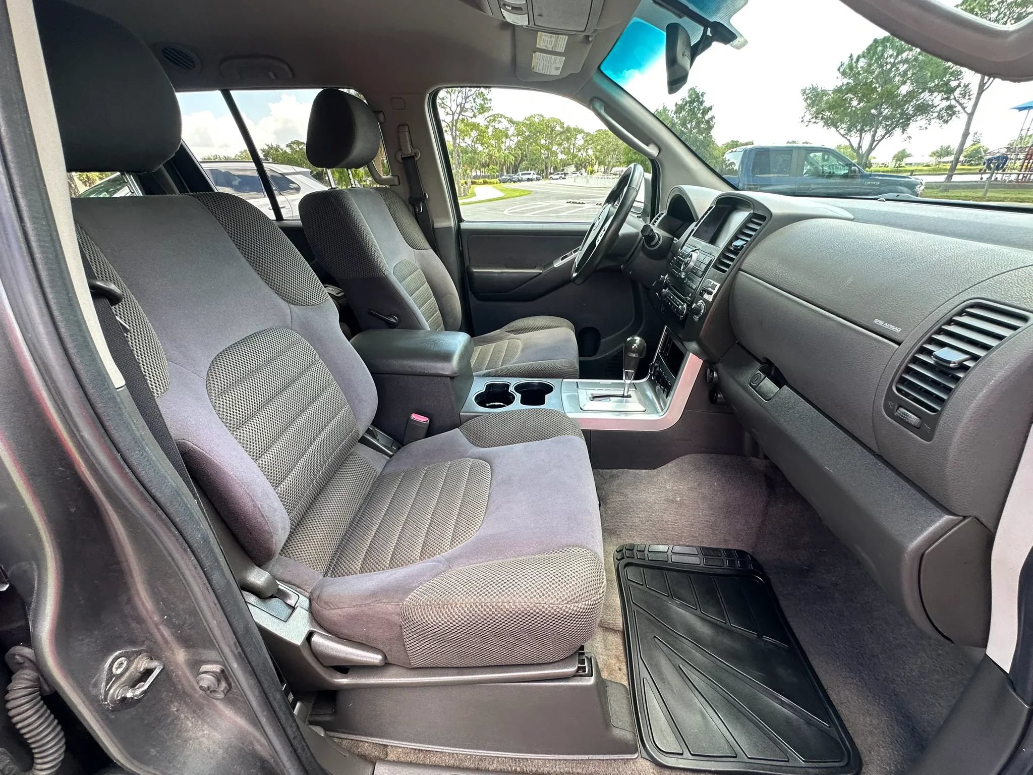 Used 2008 Nissan Pathfinder SE AWD/4WD image 21