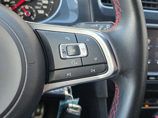 Used 2016 Volkswagen Golf S image 28