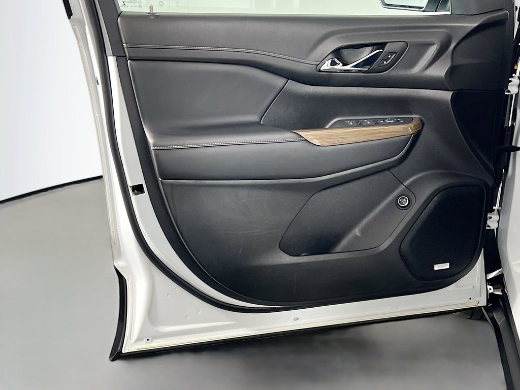 Used 2023 GMC Acadia SLE w/ Driver Convenience Package image 18