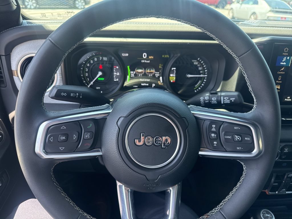 Certified 2025 Jeep Wrangler Unlimited Sahara w/ Safety Group AWD/4WD image 21