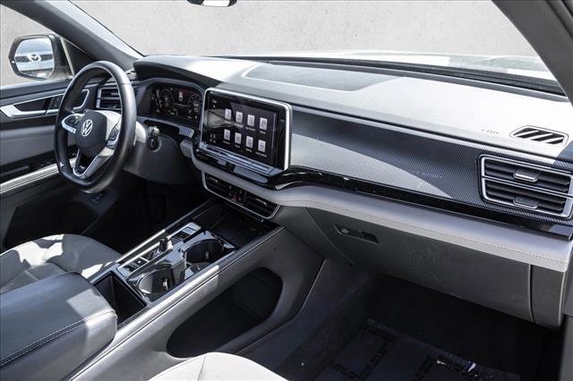 Used 2024 Volkswagen Atlas Cross Sport SEL R-Line AWD/4WD image 25