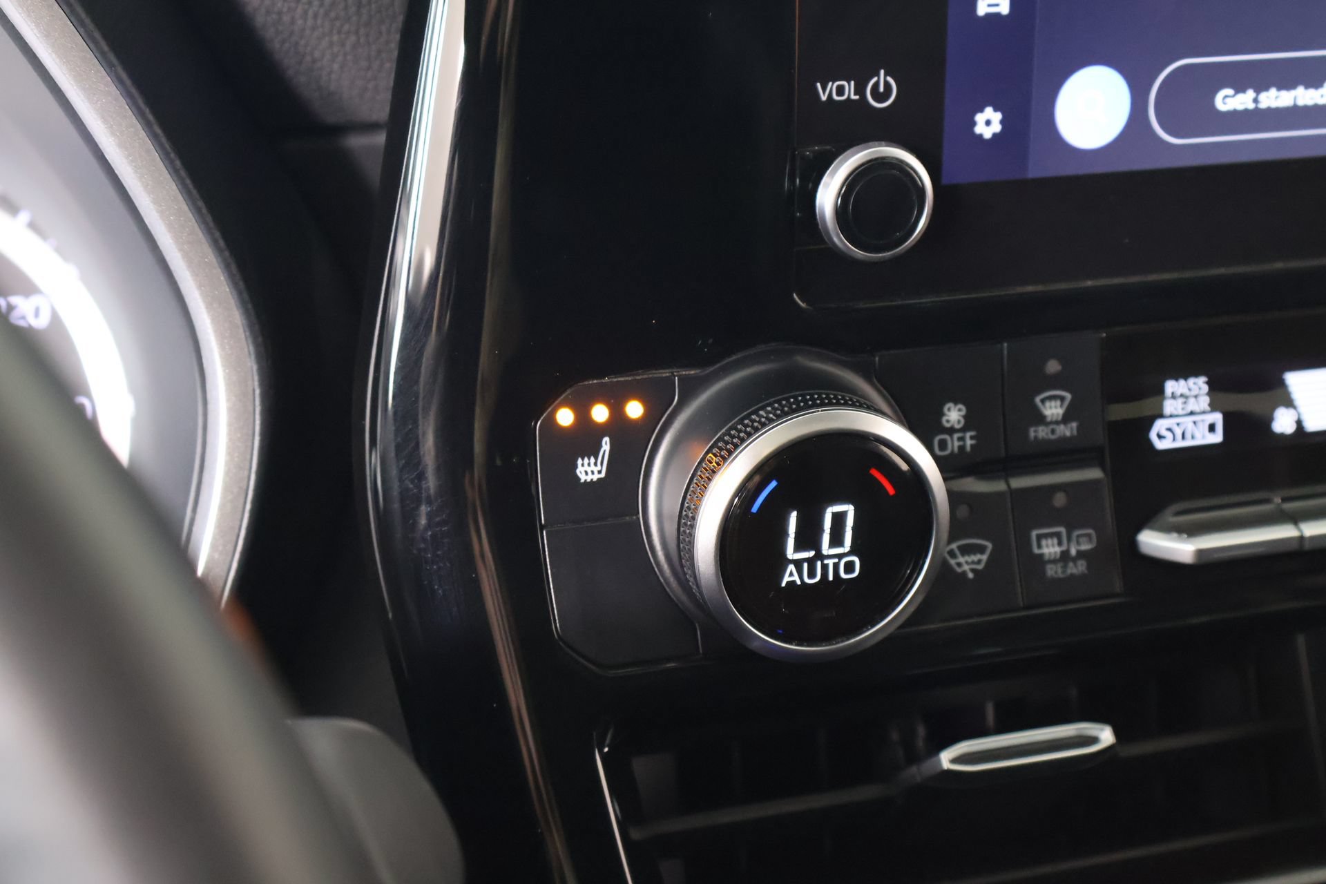 Used 2024 Toyota Highlander XLE FWD image 7