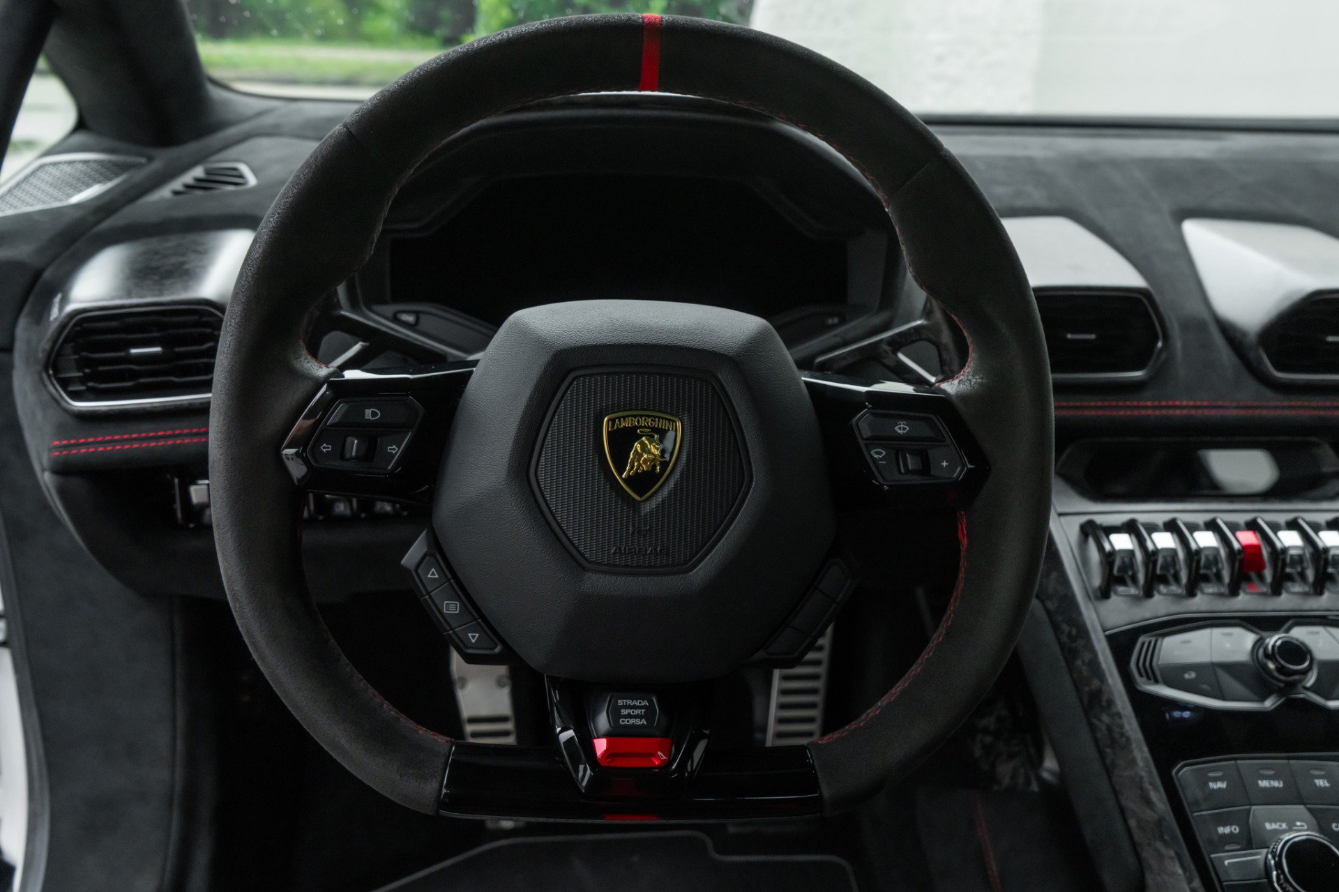 Used 2018 Lamborghini Huracan Performante AWD/4WD image 10