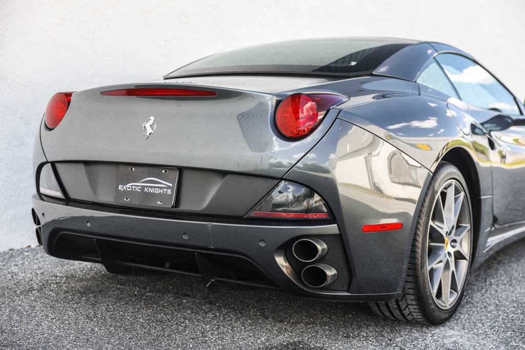 Used 2010 Ferrari California RWD image 9