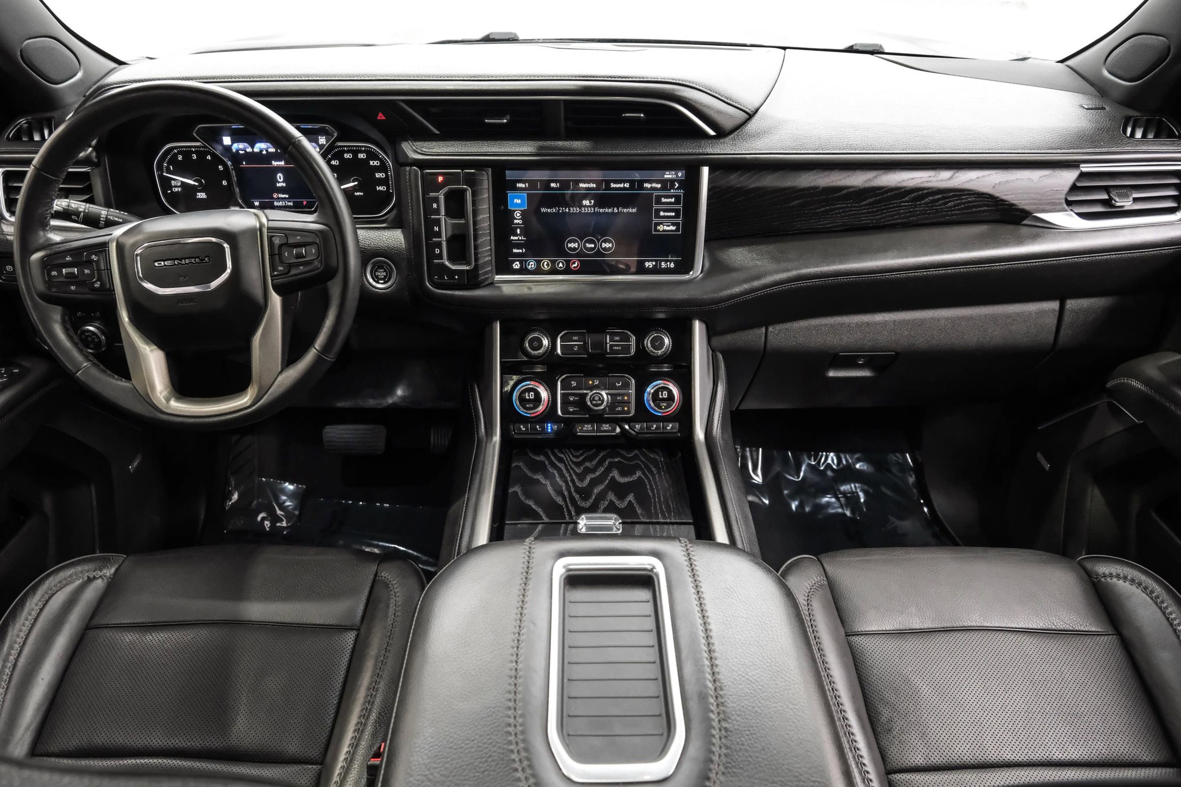 Used 2021 GMC Yukon Denali w/ Denali Premium Package image 16