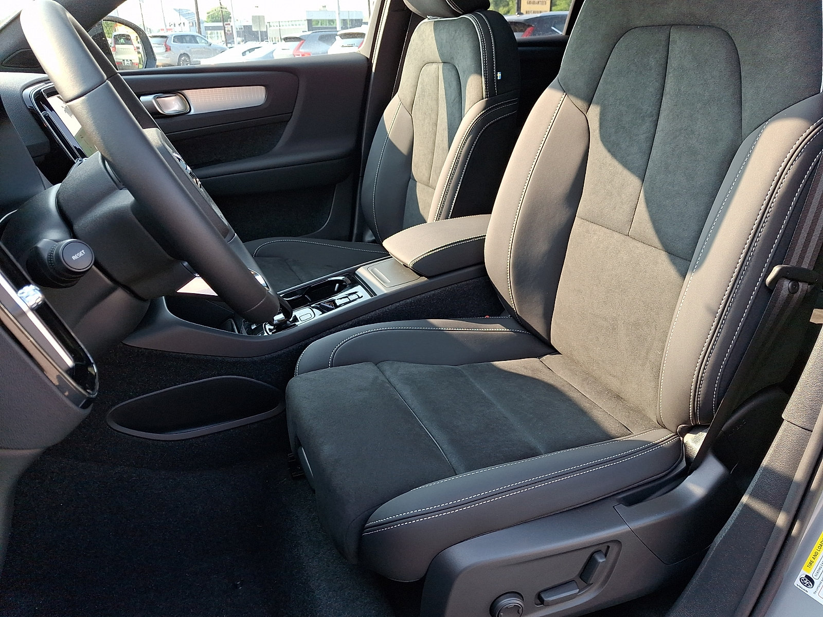New 2026 Volvo XC40 B5 Ultra w/ Protection Package Premier AWD/4WD image 9