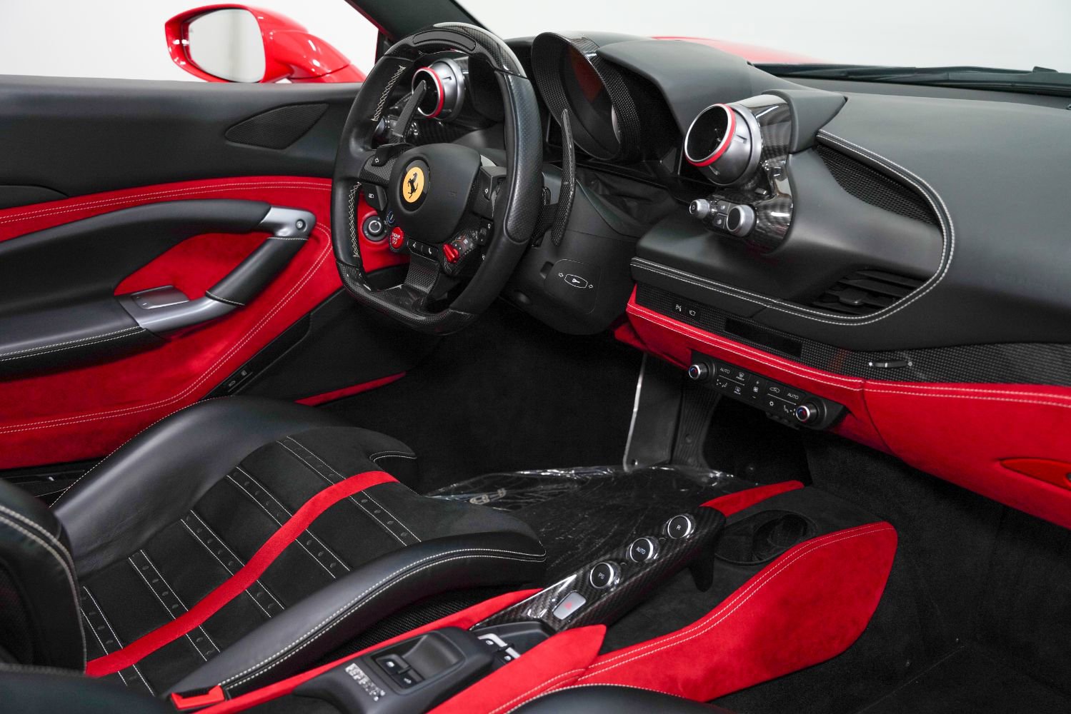 Used 2021 Ferrari F8 Tributo RWD image 34
