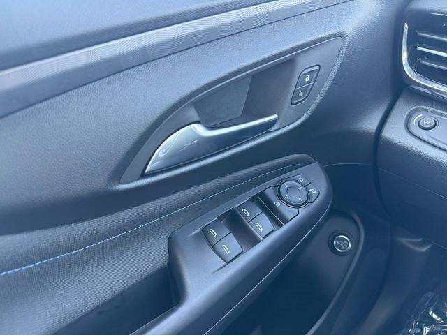 Used 2025 Buick Envista Sport Touring w/ Convenience I Package FWD image 11