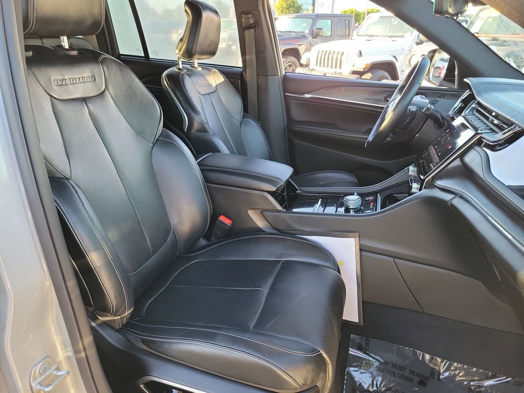 Used 2023 Jeep Grand Cherokee Overland w/ Advanced Protech Group III image 18