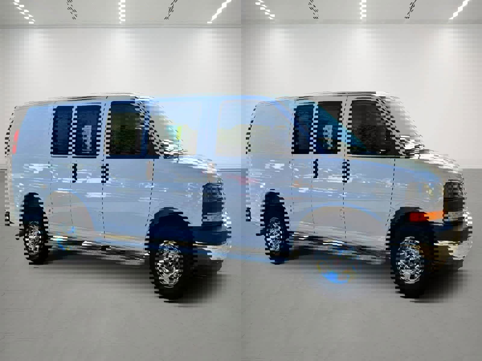 Used 2023 GMC Savana 2500 w/ Driver Convenience Package image 6